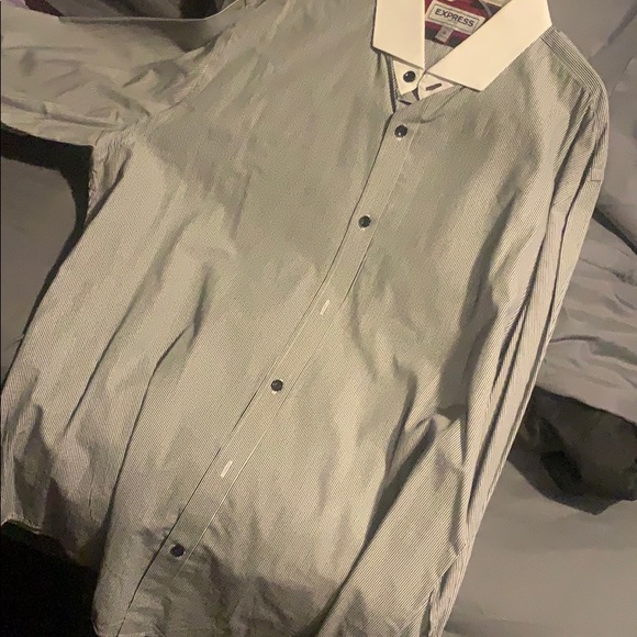 Button up - Picture 2 of 3
